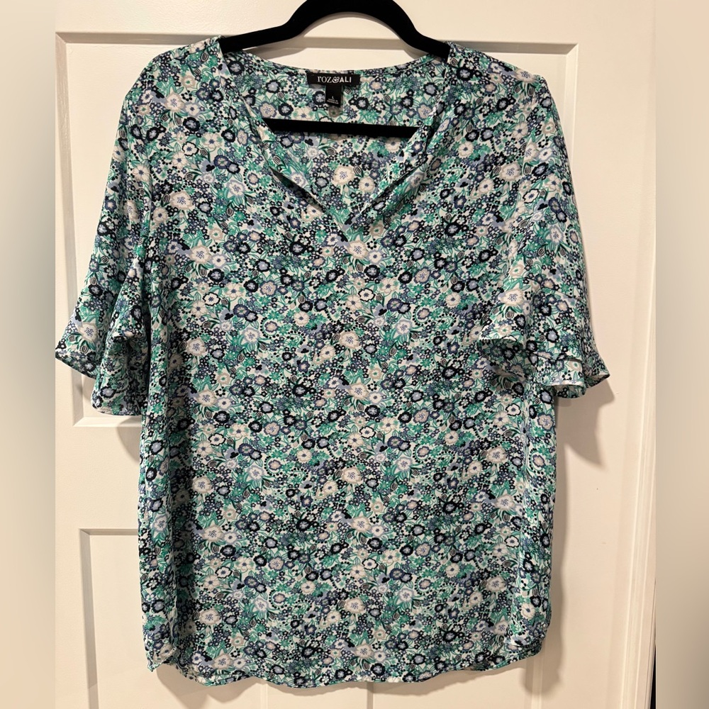 Roz & Ali Women's Kelly Green, Navy and White Floral Blouse